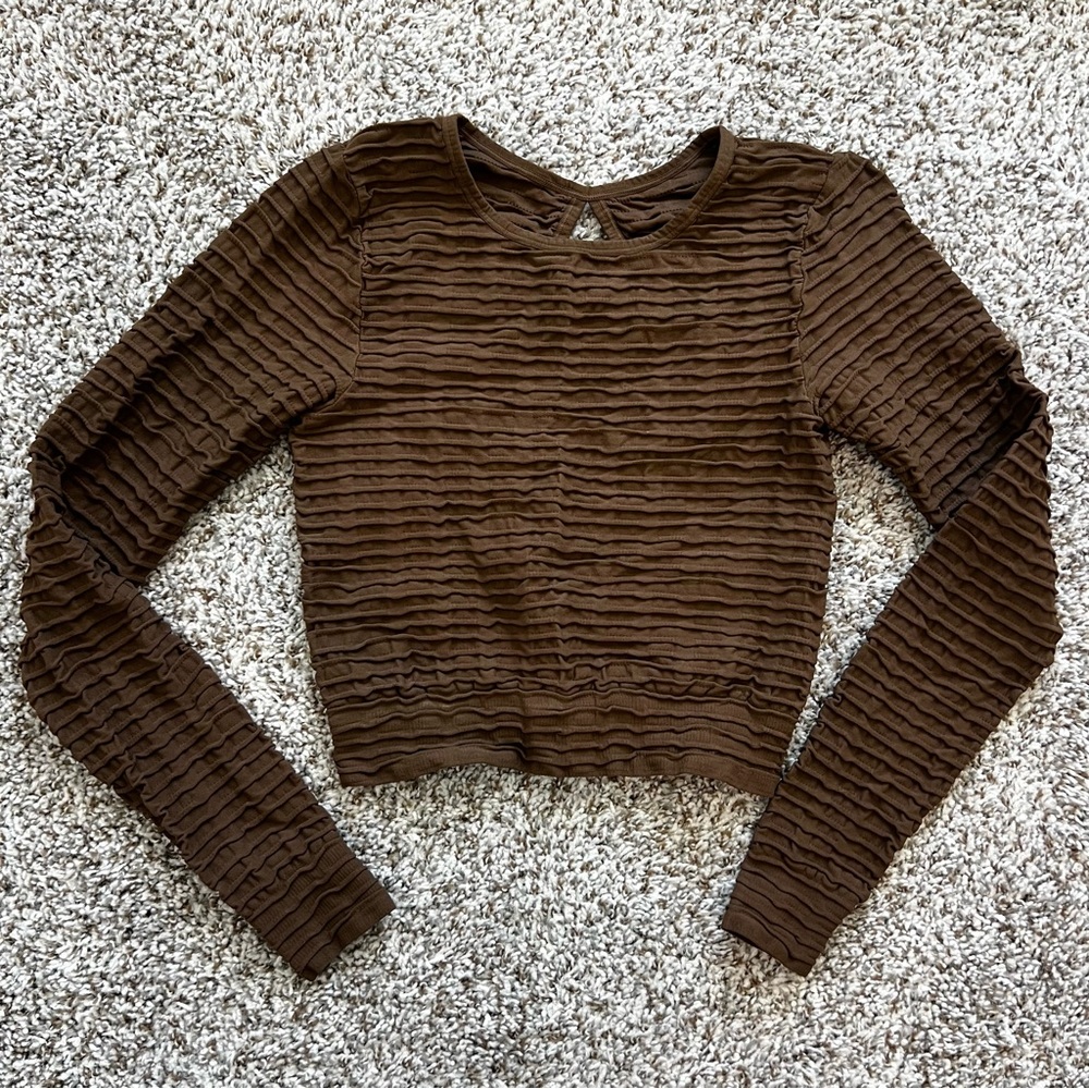 NUX Pucker Up Long Sleeve Brown Cropped Workout Top Sz S